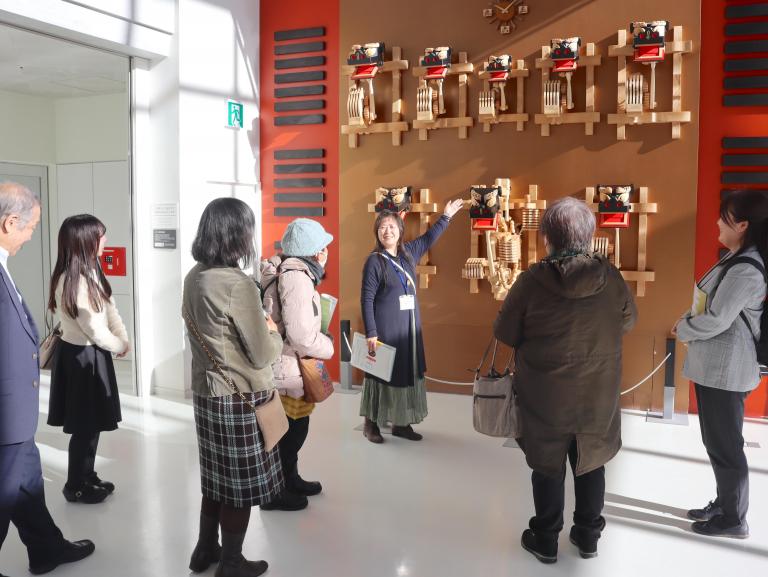 おすすめです！ボランティアガイドによる館内案内