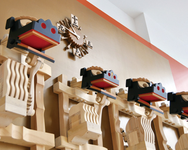 木のからくり時計