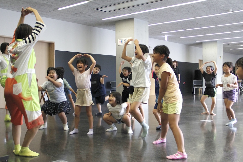 舞台づくり学校練習風景