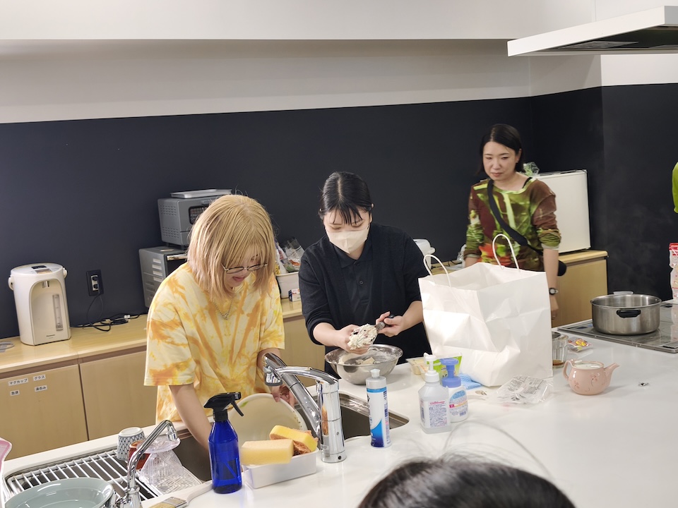料理をしている様子